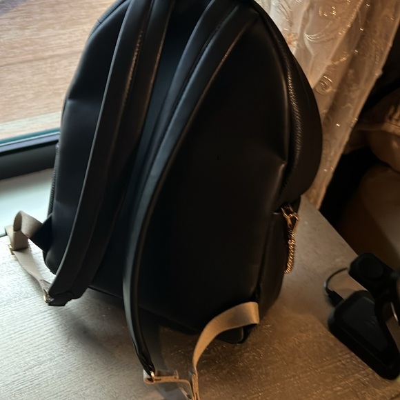 Like new backpack - Picture 3 of 6